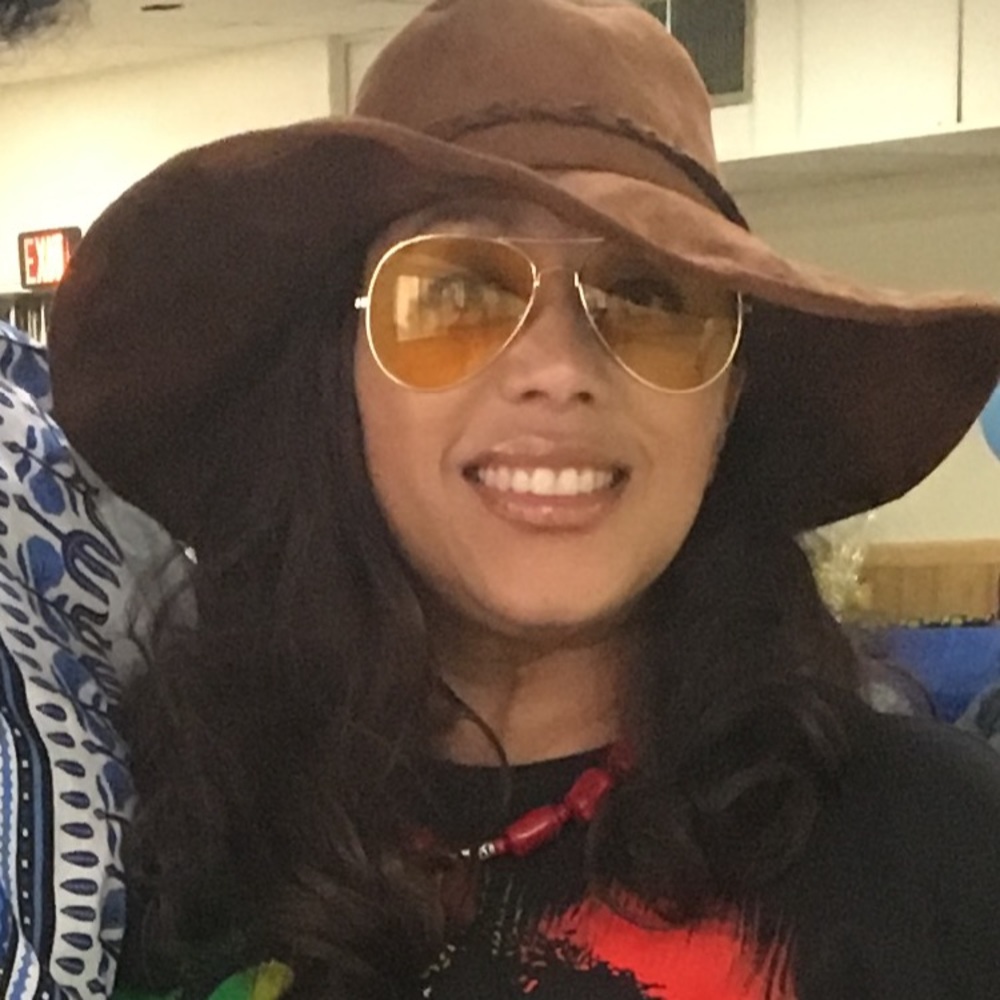 Meet your Posher, Dana